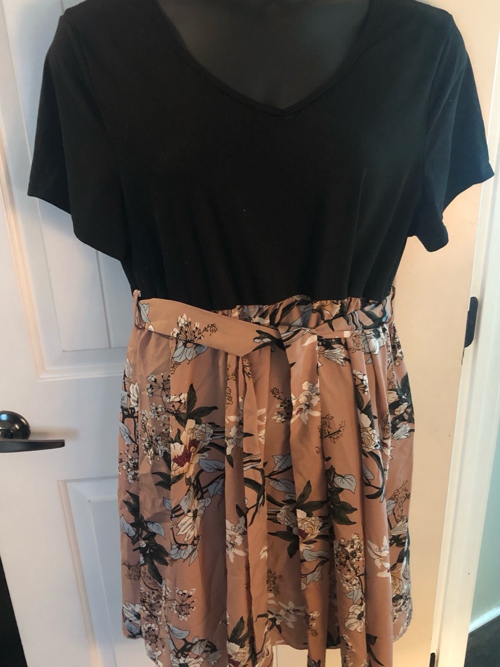 Floral Tie-Waist Two-Tone Women’s Dress in Black and Pink